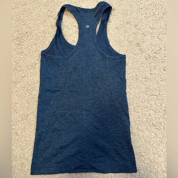 Lululemon blue workout tank size 4 - Picture 2 of 4